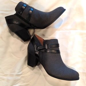 Abella True Comfort Gray Booties Size 9.5M